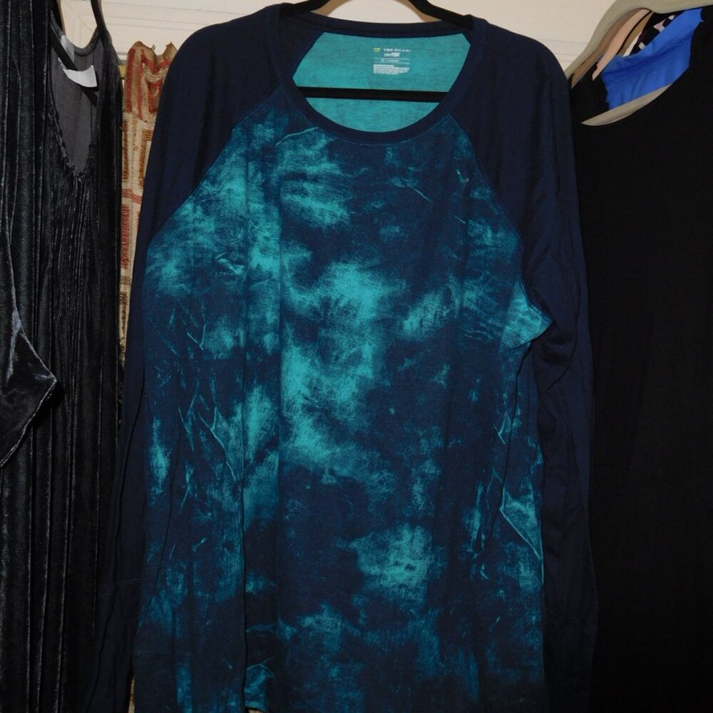 3x Tek Gear knit long sleeve layer top crew neck blue tie dye long sleeve